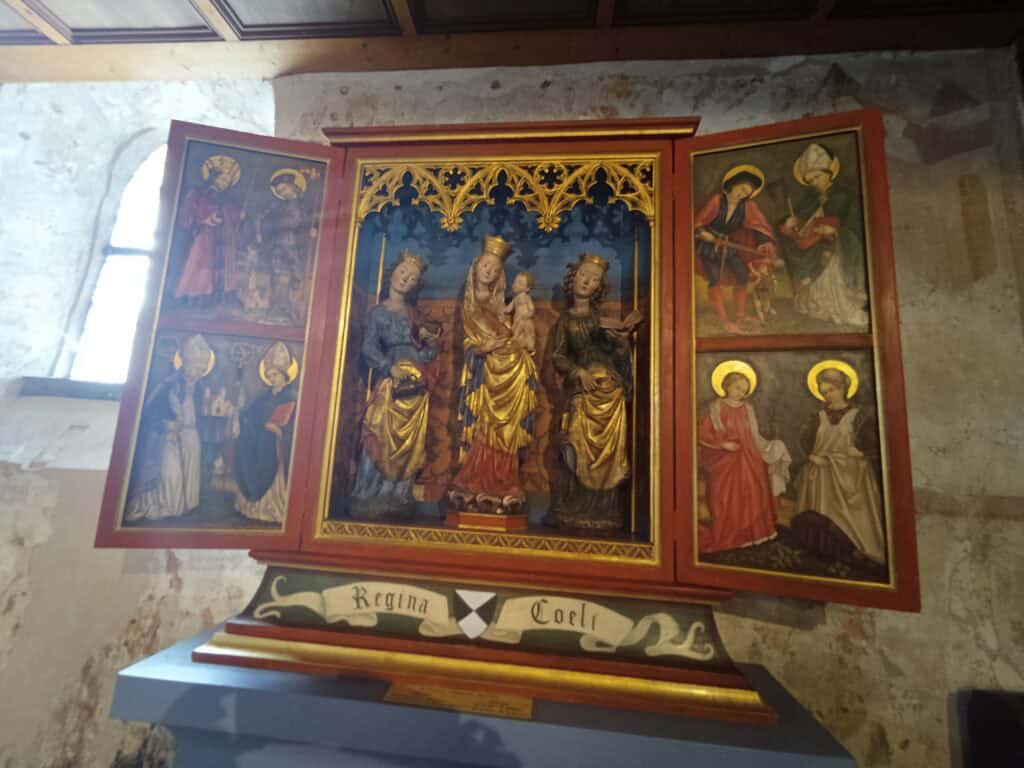 Marienaltar der St.-Michael-Kapelle in Alken am Mosel-Camino