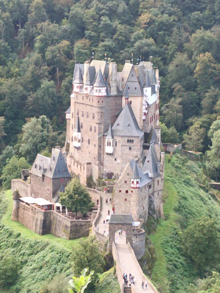 Blick auf die Burg Eltz