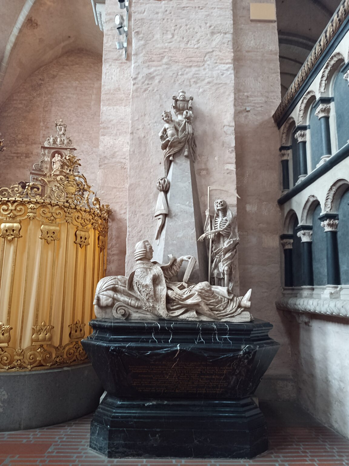 Historisches Grabdenkmal – Themenbild der Grabmalsammlung