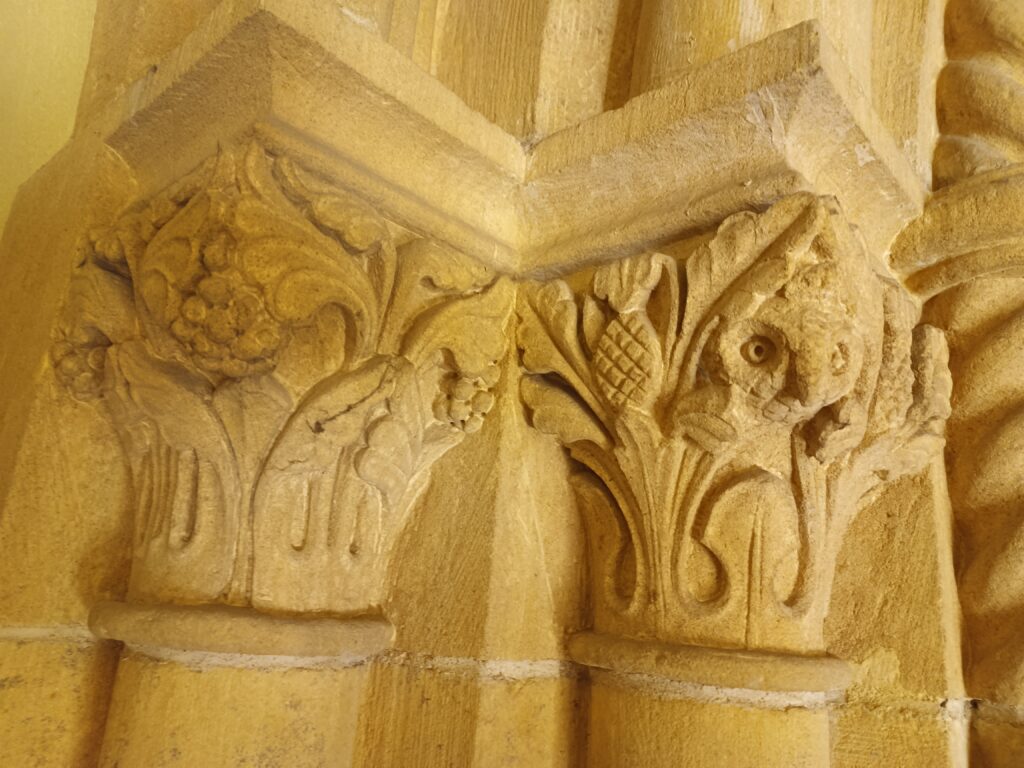 Kapitelle in der St-Joseph-Kirche in Montigny-lès-Metz