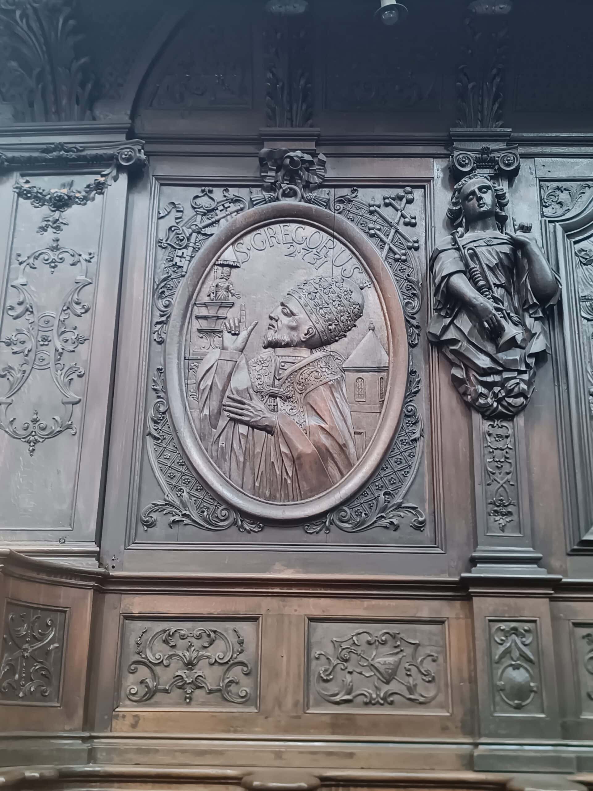 Reliefiertes Chorgestühl – Basilika St. Salvator Prüm