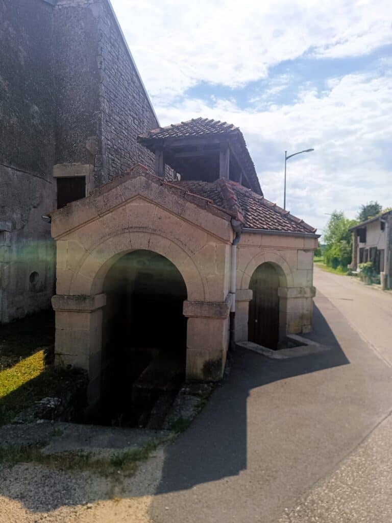 Historisches Waschhaus (Lavoir) in Taillancourt am Chemin des Allemands
