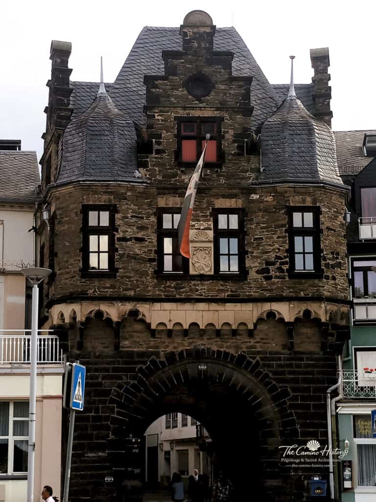 Das Rheintor in Andernach – eine beeindruckende Doppeltoranlage und eines der wenigen erhaltenen Stadttore der Region.