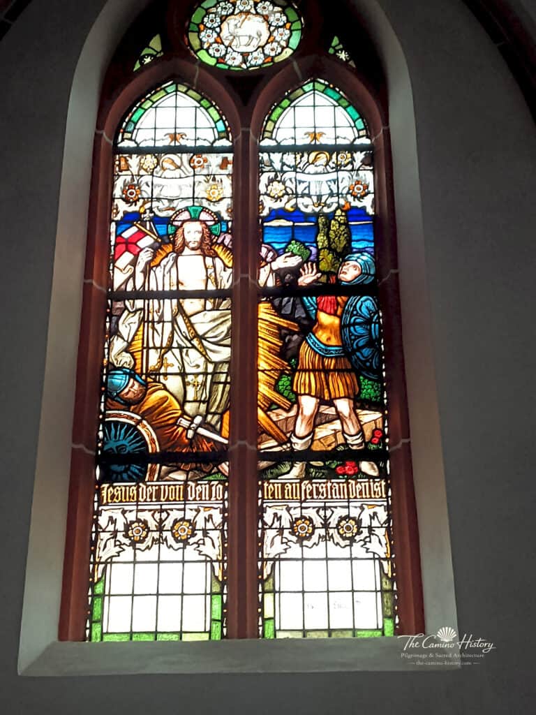 Kirchenfenster St. Luzia in Löf