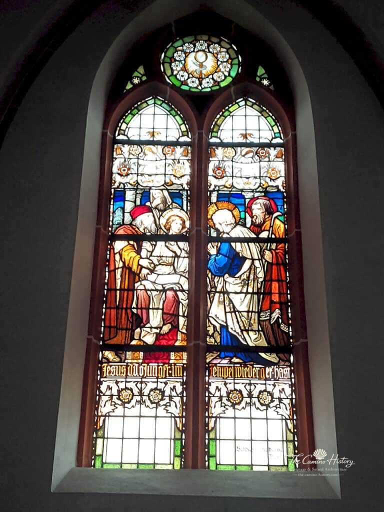 Kirchenfenster St. Luzia in Löf