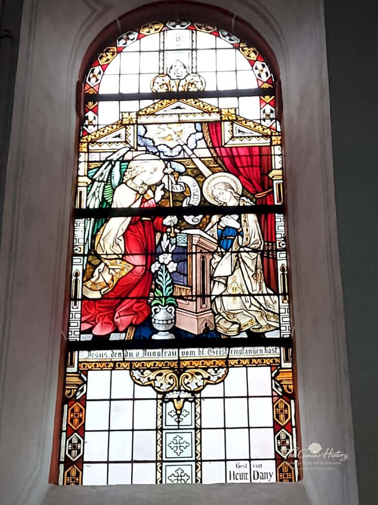 Kirchenfenster St. Luzia in Löf