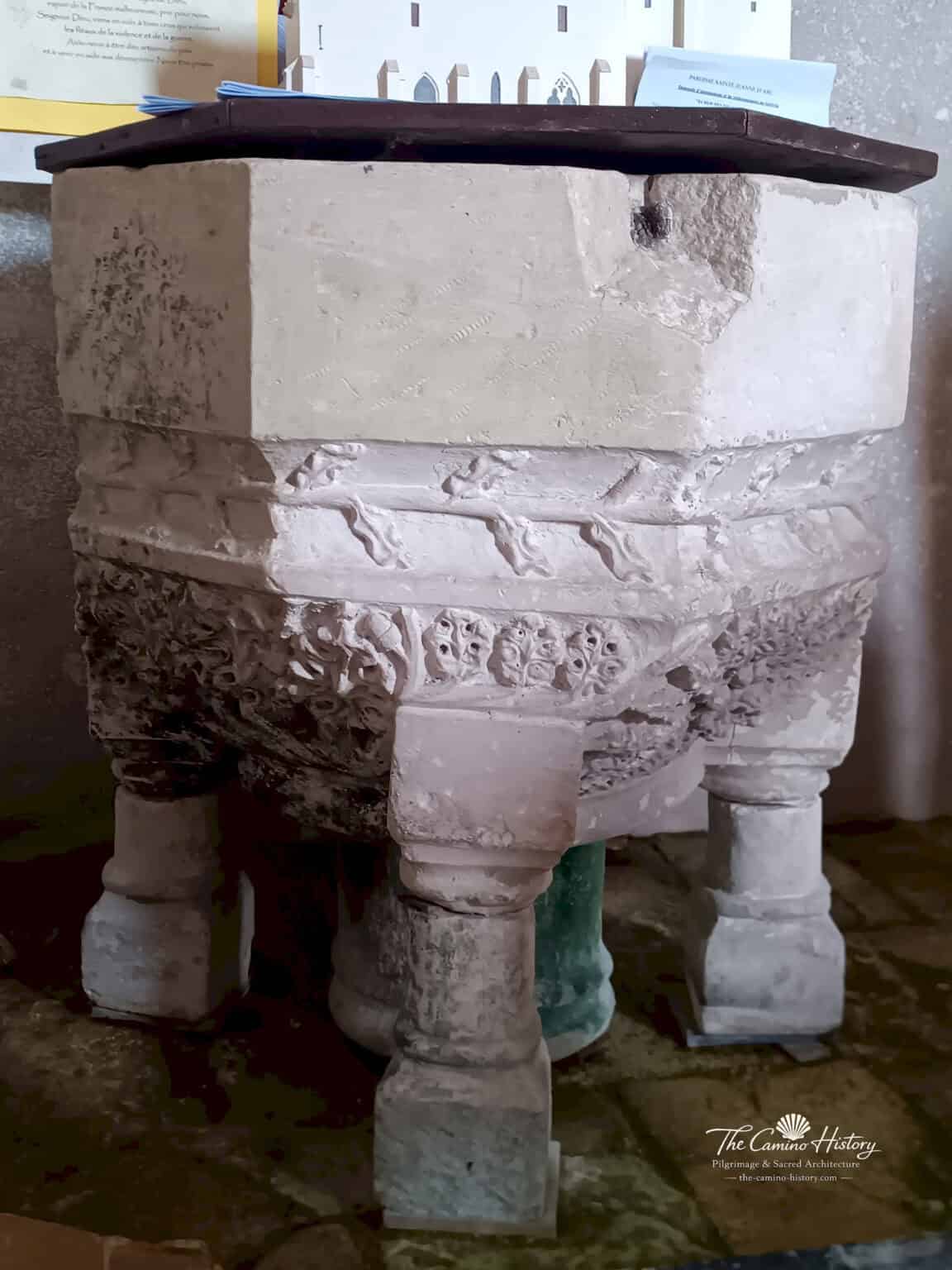 Spätgotisches Taufbecken