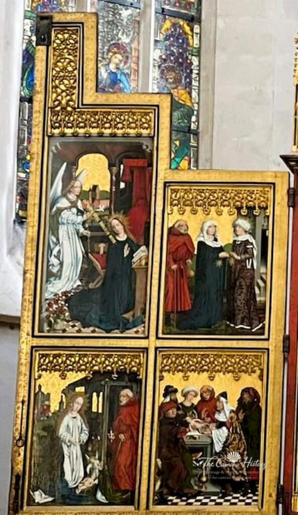 Das Bild zeigt den geöffneten linken Flügel des Zwölf-Boten-Altars in der St. Jakobskirche in Rothenburg ob der Tauber. Die vier Bildtafeln stellen wichtige Ereignisse aus dem Leben der Jungfrau Maria dar: Verkündigung: Der Engel Gabriel erscheint Maria und kündigt die Geburt Jesu an. Heimsuchung: Maria besucht ihre Verwandte Elisabeth, die ebenfalls schwanger ist. Geburt Christi: Die Geburt Jesu in Bethlehem mit der Anbetung der Hirten. Beschneidung Christi: Jesus wird nach jüdischem Brauch im Tempel beschnitten. Die feinen Details, lebhaften Farben und kunstvollen Goldhintergründe zeugen von der meisterhaften Malerei Friedrich Herlins aus dem Jahr 1466.