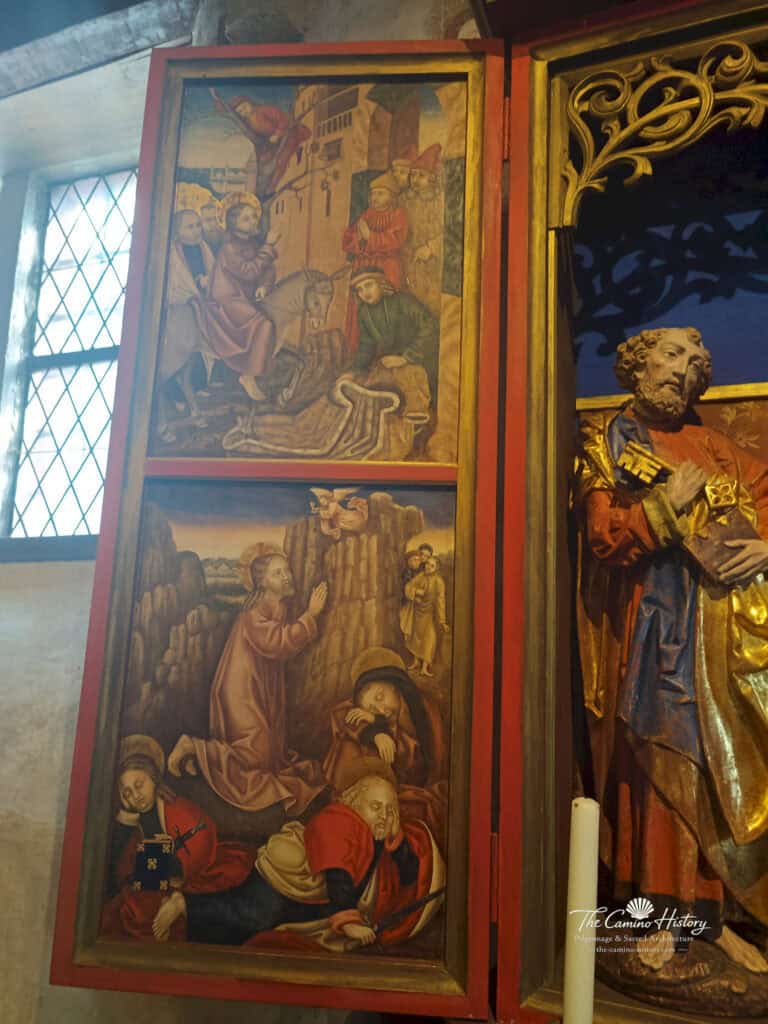 Linker Flügel des Gnadenstuhlaltars der Kirche St. Michael in Alken mit dem Einzug Jesu in Jerusalem und dem Gebet am Ölberg.