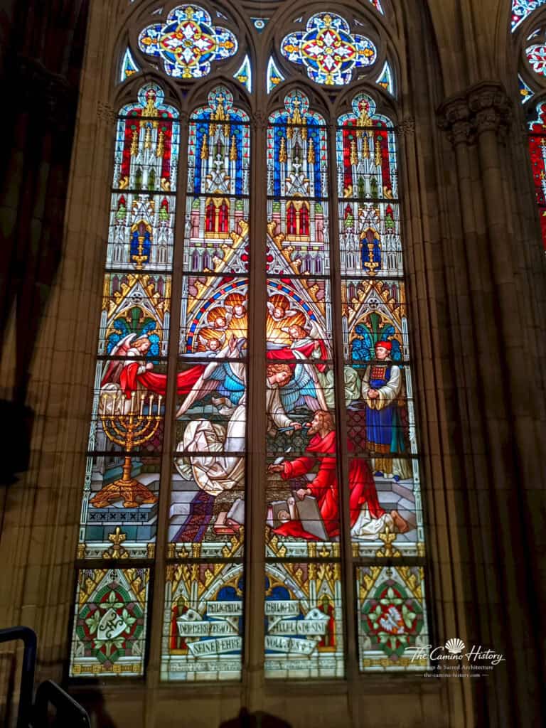 Glasfenster mit der Berufung des Propheten Jesaja in der Gedächtniskirche der Protestation in Speyer