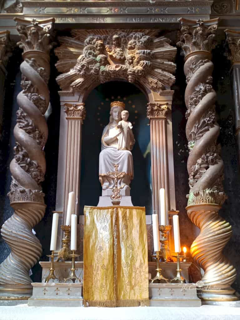 Seitenaltar der Gottesmutter