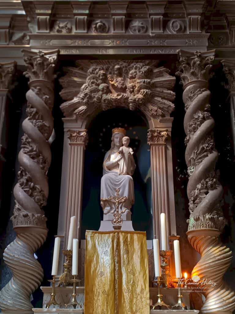 Seitenaltar der Gottesmutter