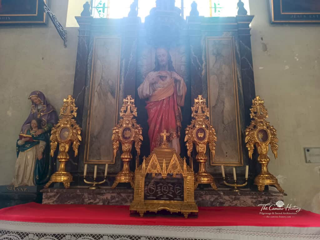 Herz-Jesu-Altar mit Reliquienschrein
