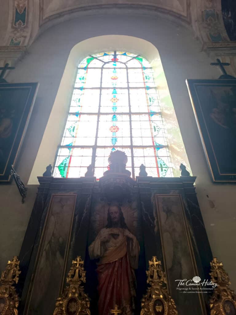 Herz-Jesu-Altar mit Reliquienschrein