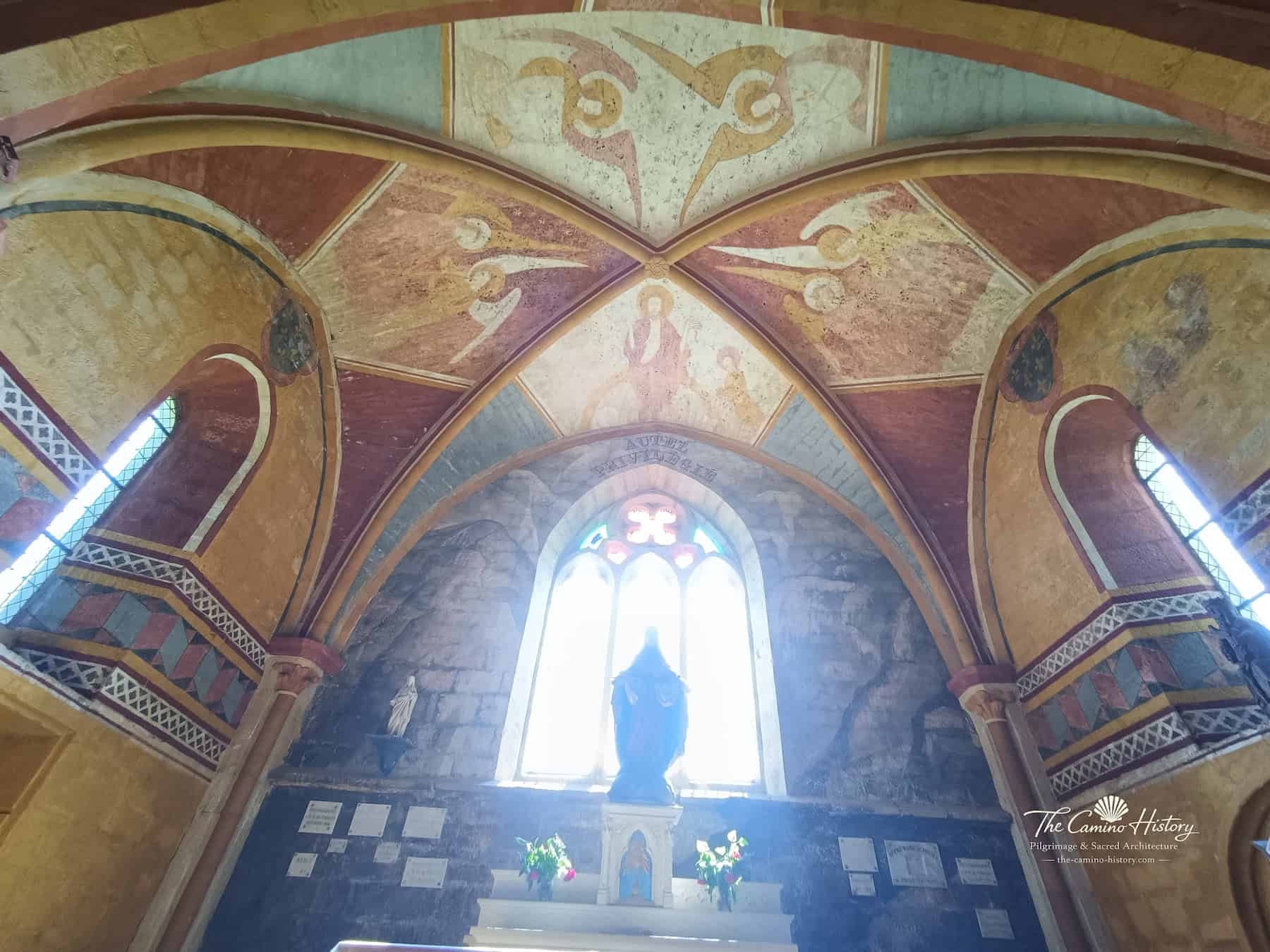 Historische Freskengalerie 159 Farbig gestaltete Gewölbe und Wände – Marcilly-en-Bassigny · Chapelle Notre-Dame de Presles, fotografische Ansicht 2
