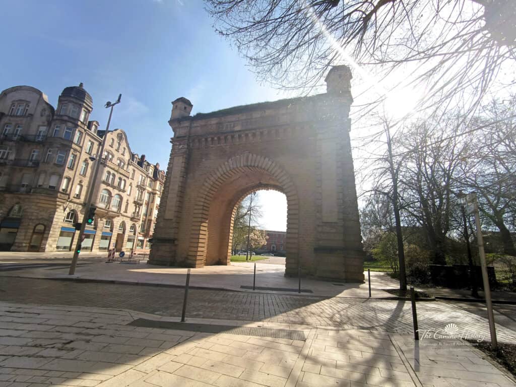 Porte Serpenoise in Metz – Historischer Triumphbogen Wasserzeichen