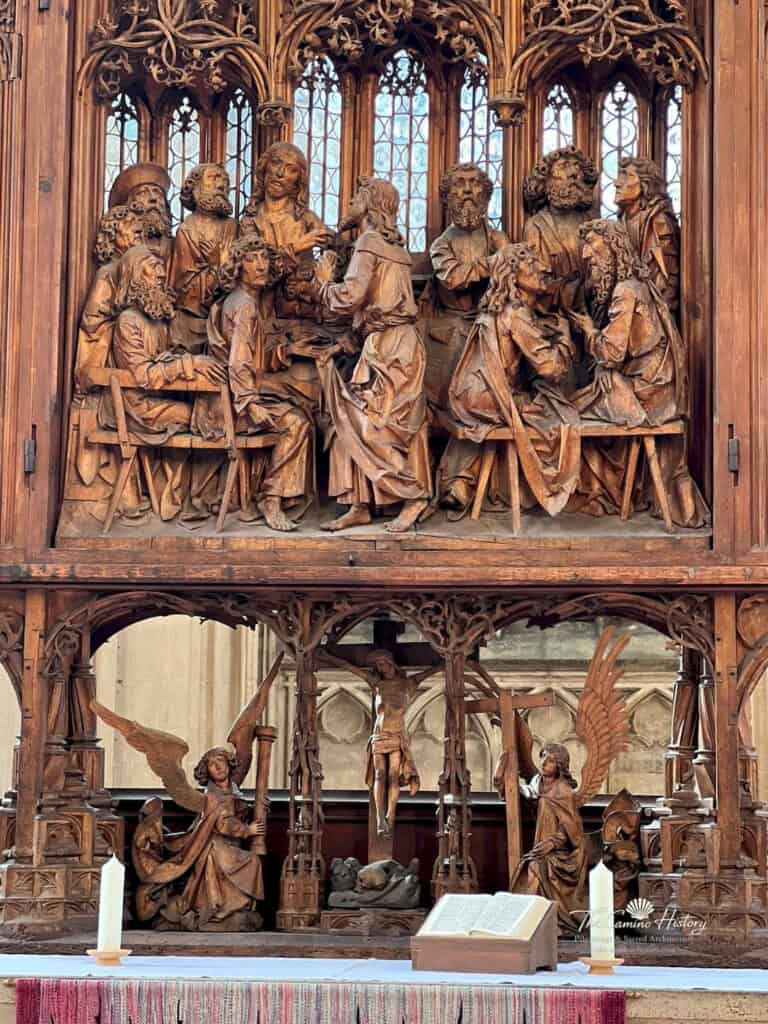 Das letzte Abendmahl, zentral im Heiligblut-Altar von Tilman Riemenschneider.