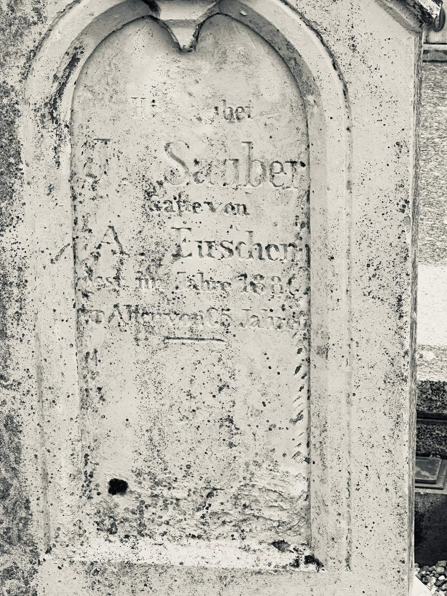 Grabmal und Detail – Beidweiler (001) – Friedhof Beidweiler.