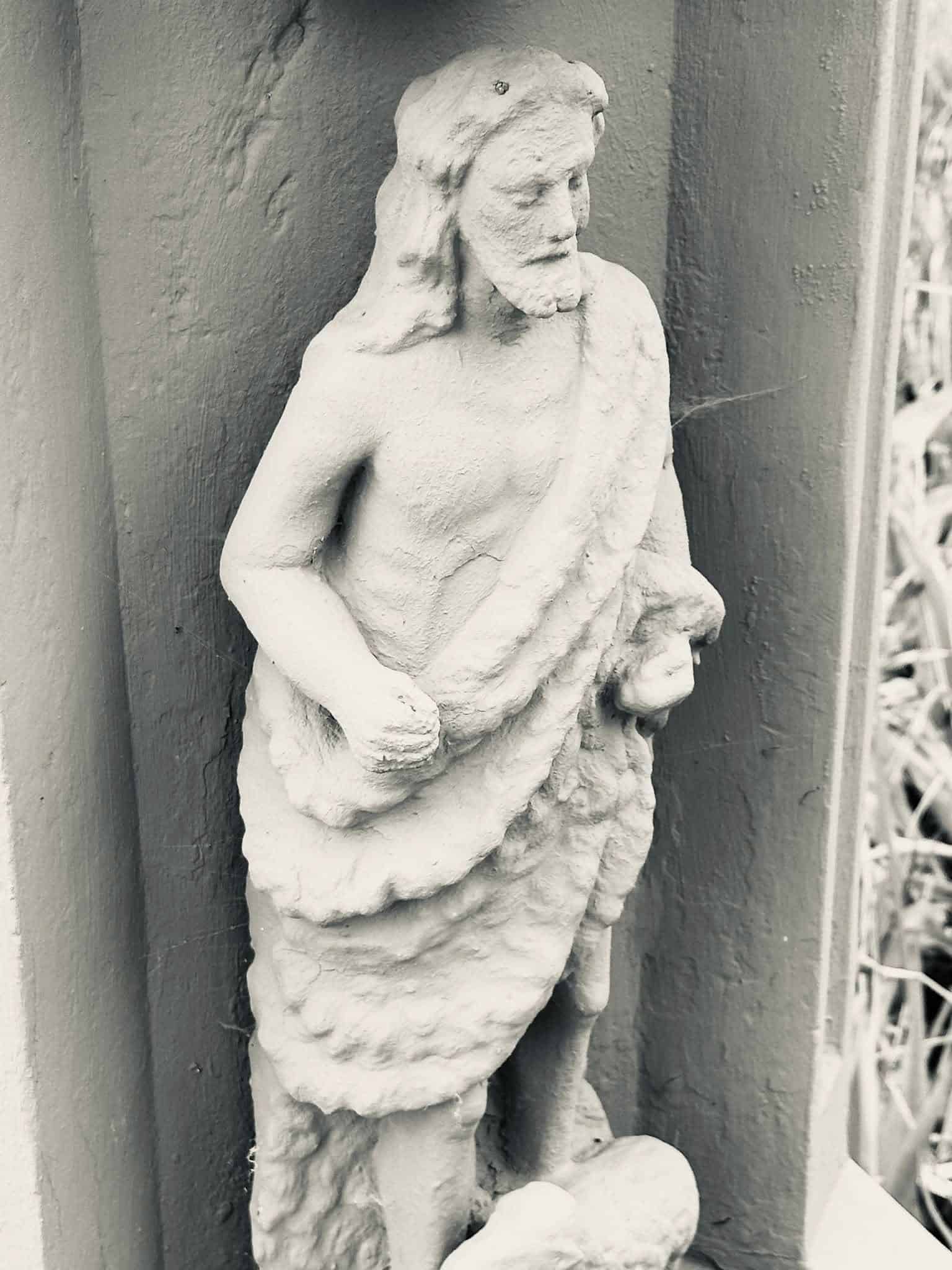 Frauenfigur – Beidweiler (004) – Friedhof Beidweiler. Darstellung: Frau.