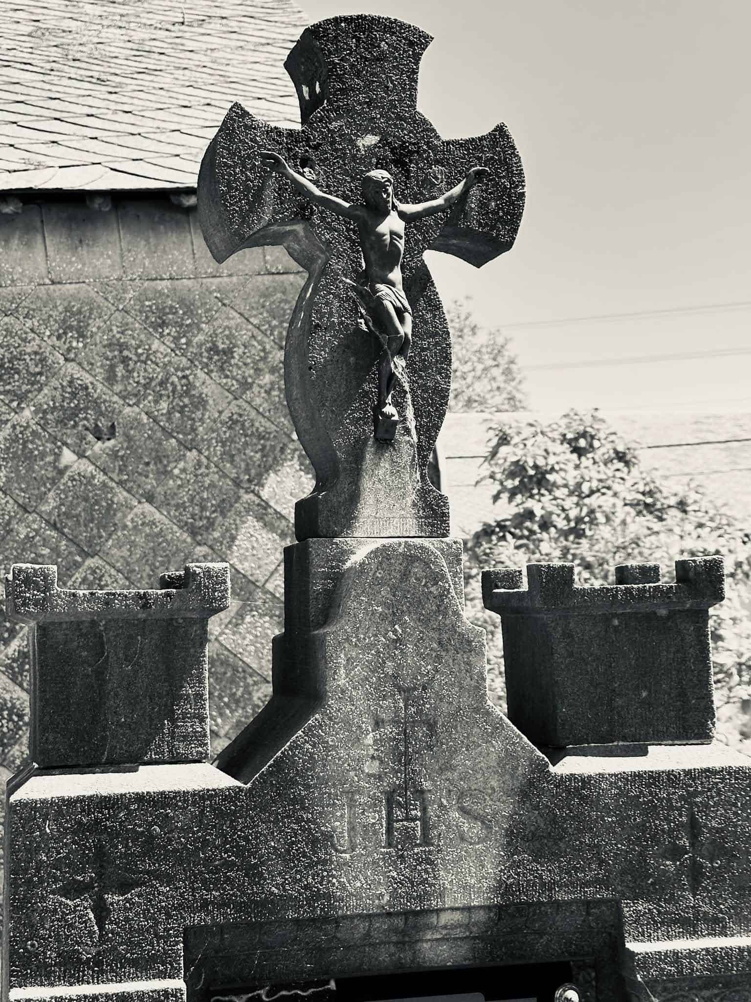 Christusdarstellung – Beho (021) – Friedhof Beho. Darstellung: Christus.