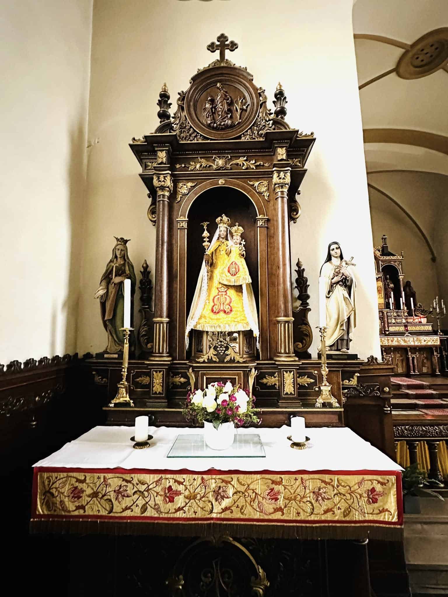 Marien-Seitenaltar in St. Johannes der Täufer (Moesdorf) – Fotoansicht 1.