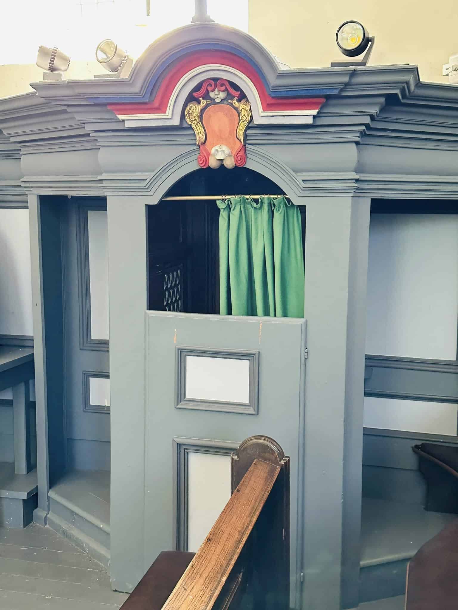 Beichtstuhl – Saint-Pierre, Beho