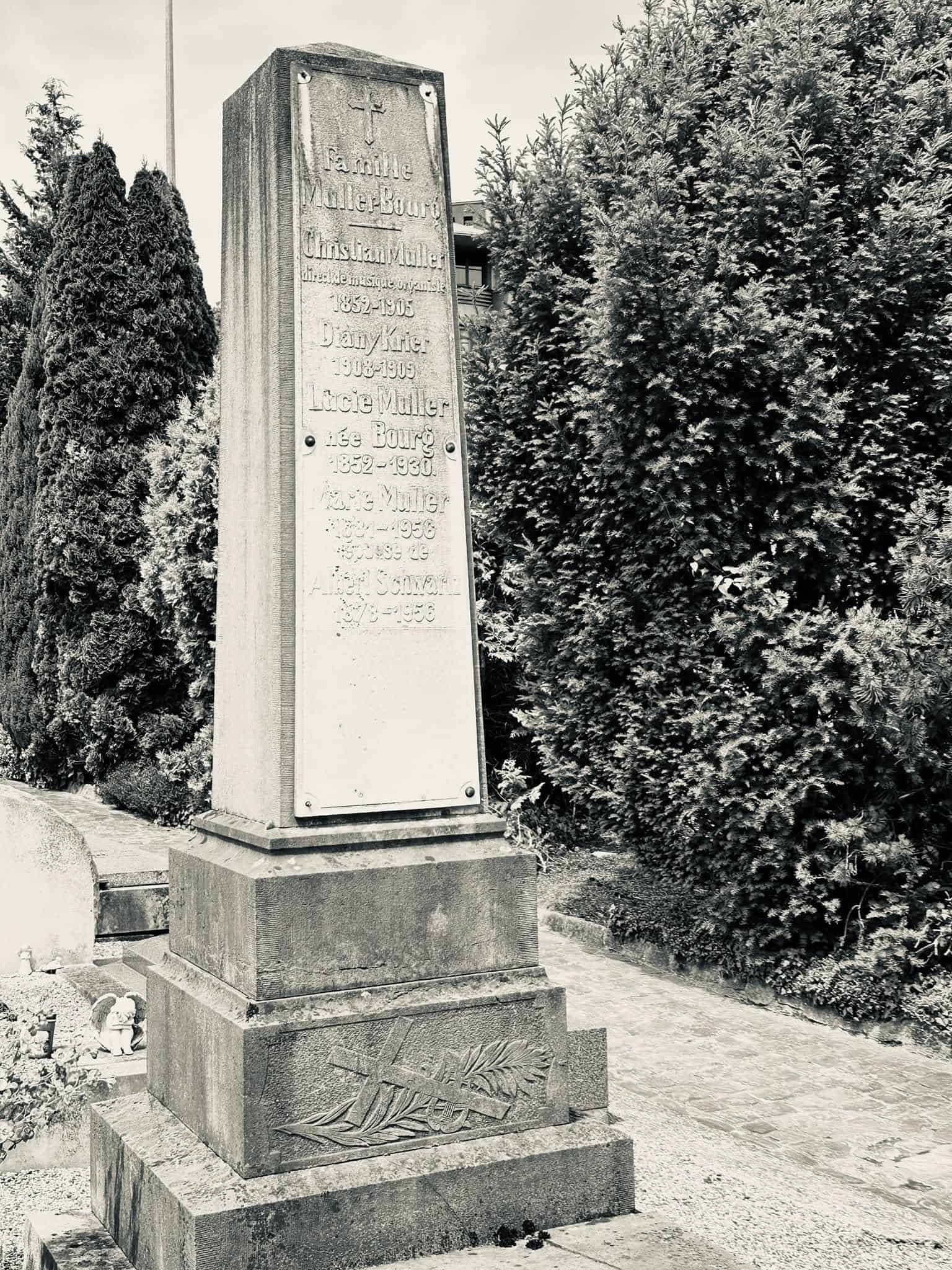 Grabmal und Detail – Grevenmacher (006) – Friedhof Grevenmacher.