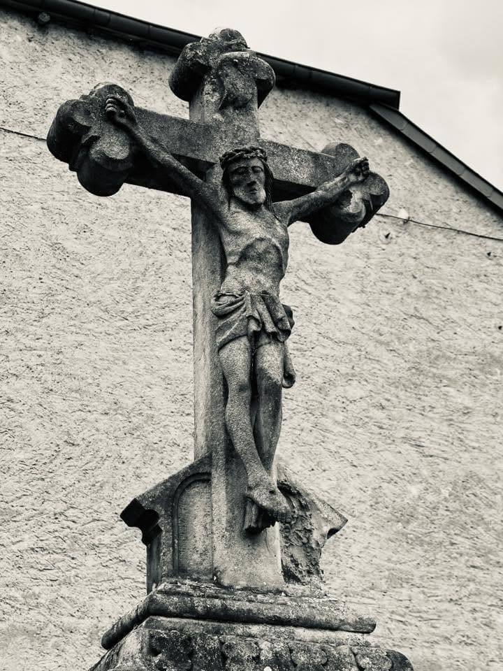 Christusdarstellung – Grevenmacher (027) – Friedhof Grevenmacher. Darstellung: Christus.
