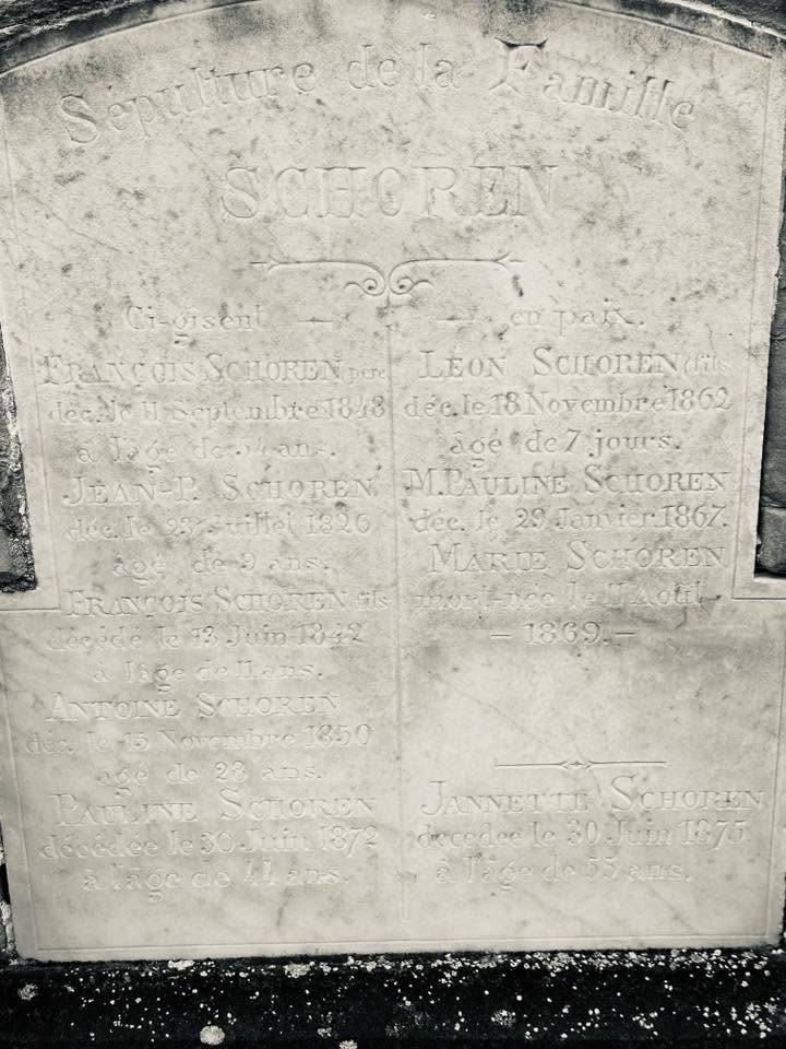 Grabmal und Detail – Grevenmacher (047) – Friedhof Grevenmacher.