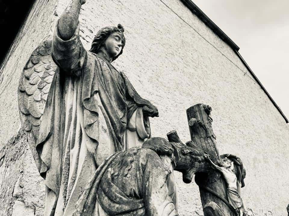 Christusdarstellung – Grevenmacher (051) – Friedhof Grevenmacher. Darstellung: Christus.