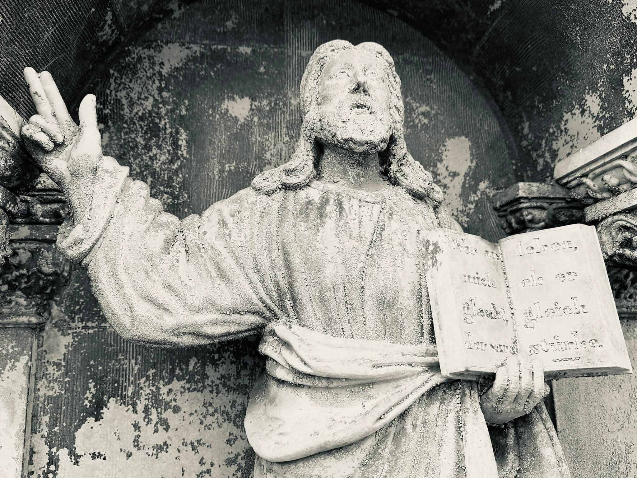 Heiligenfigur – Grevenmacher (053) – Friedhof Grevenmacher. Darstellung: Christus, Heiligenfigur.
