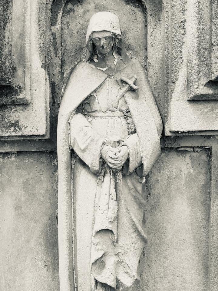 Heiligenfigur – Grevenmacher (113) – Friedhof Grevenmacher. Darstellung: Heiligenfigur.