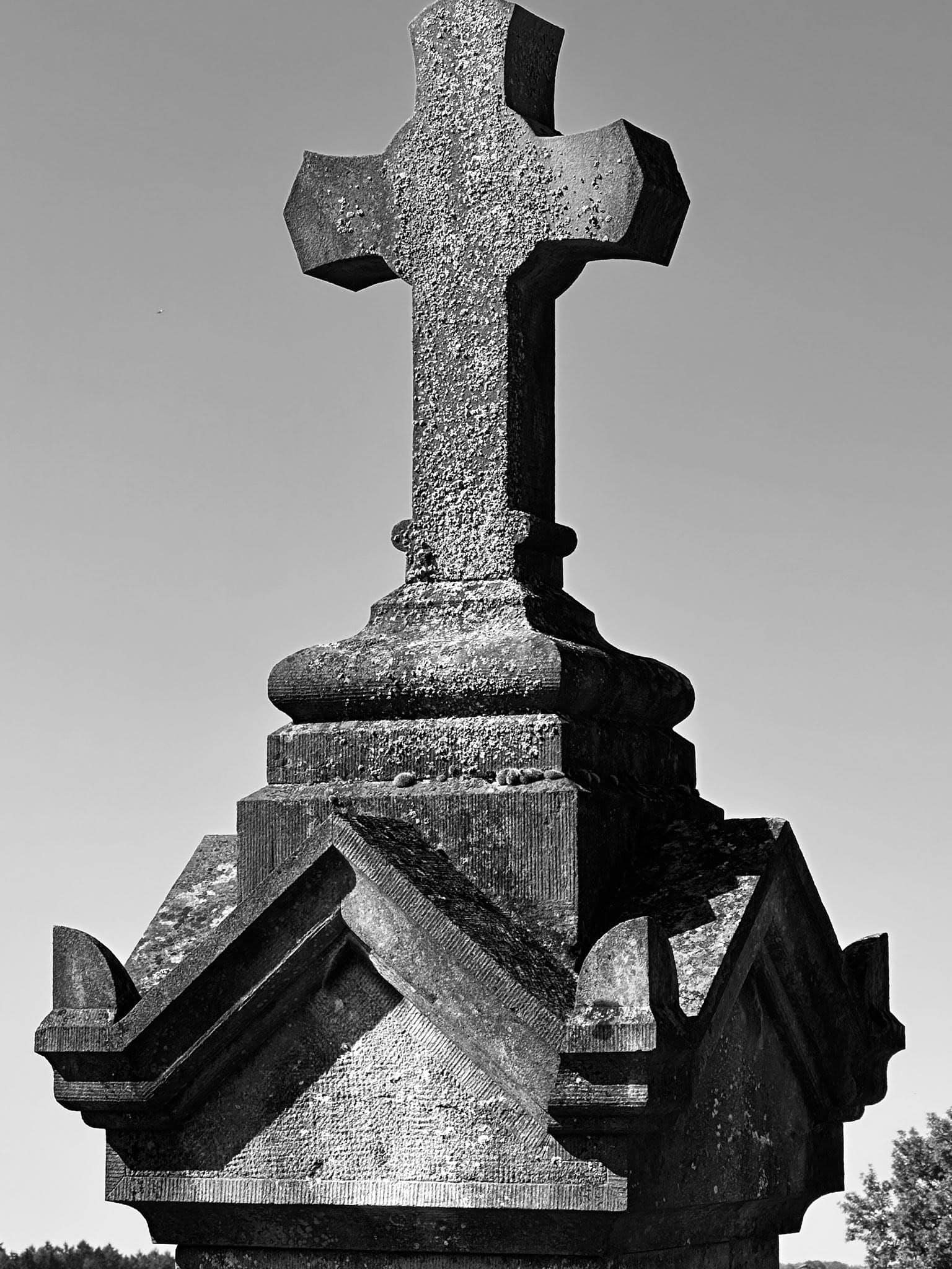 Grabmalaufnahme – Longchamps (003) – Friedhof Longchamps.