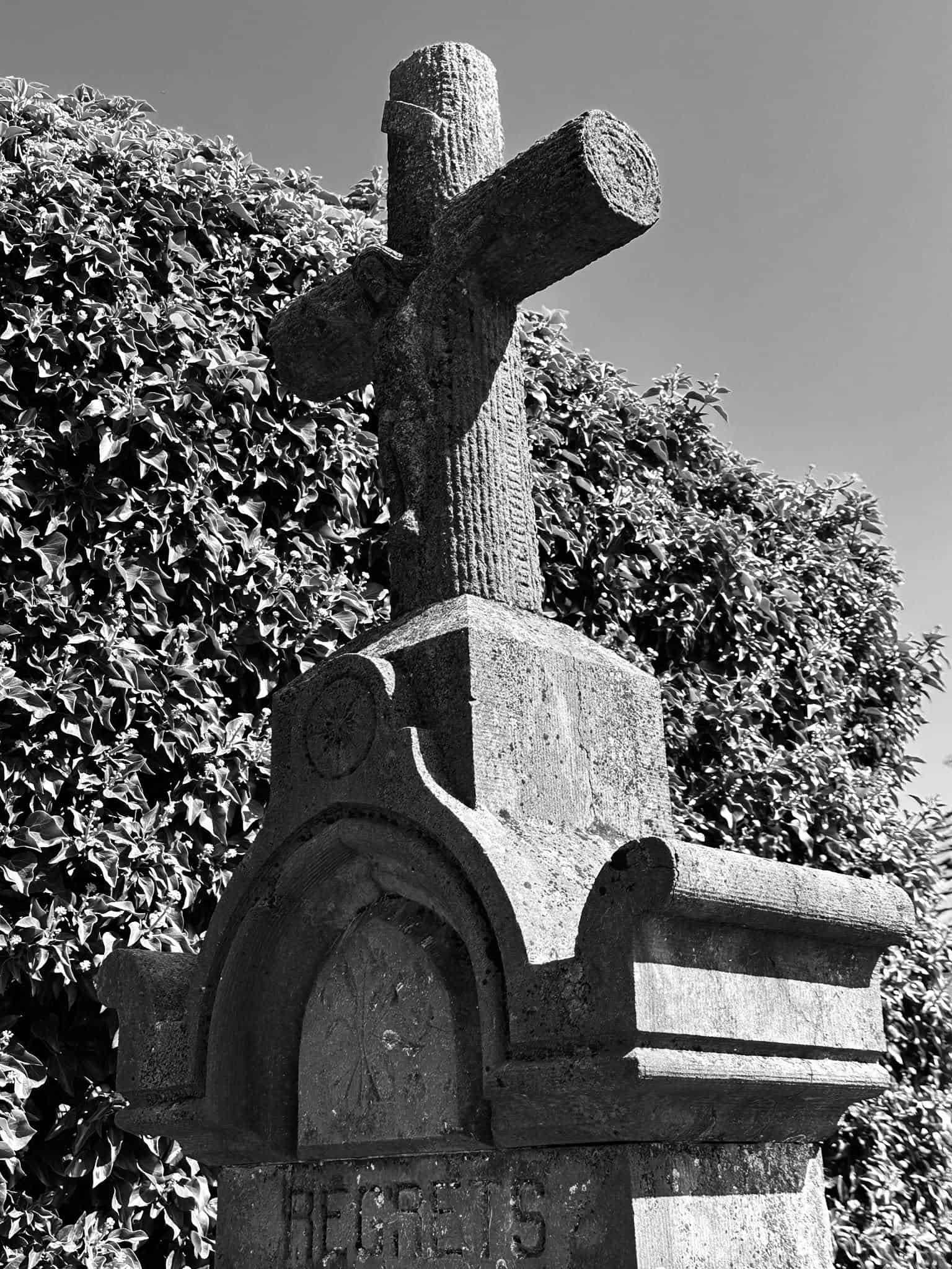 Grabmalaufnahme – Longchamps (017) – Friedhof Longchamps.