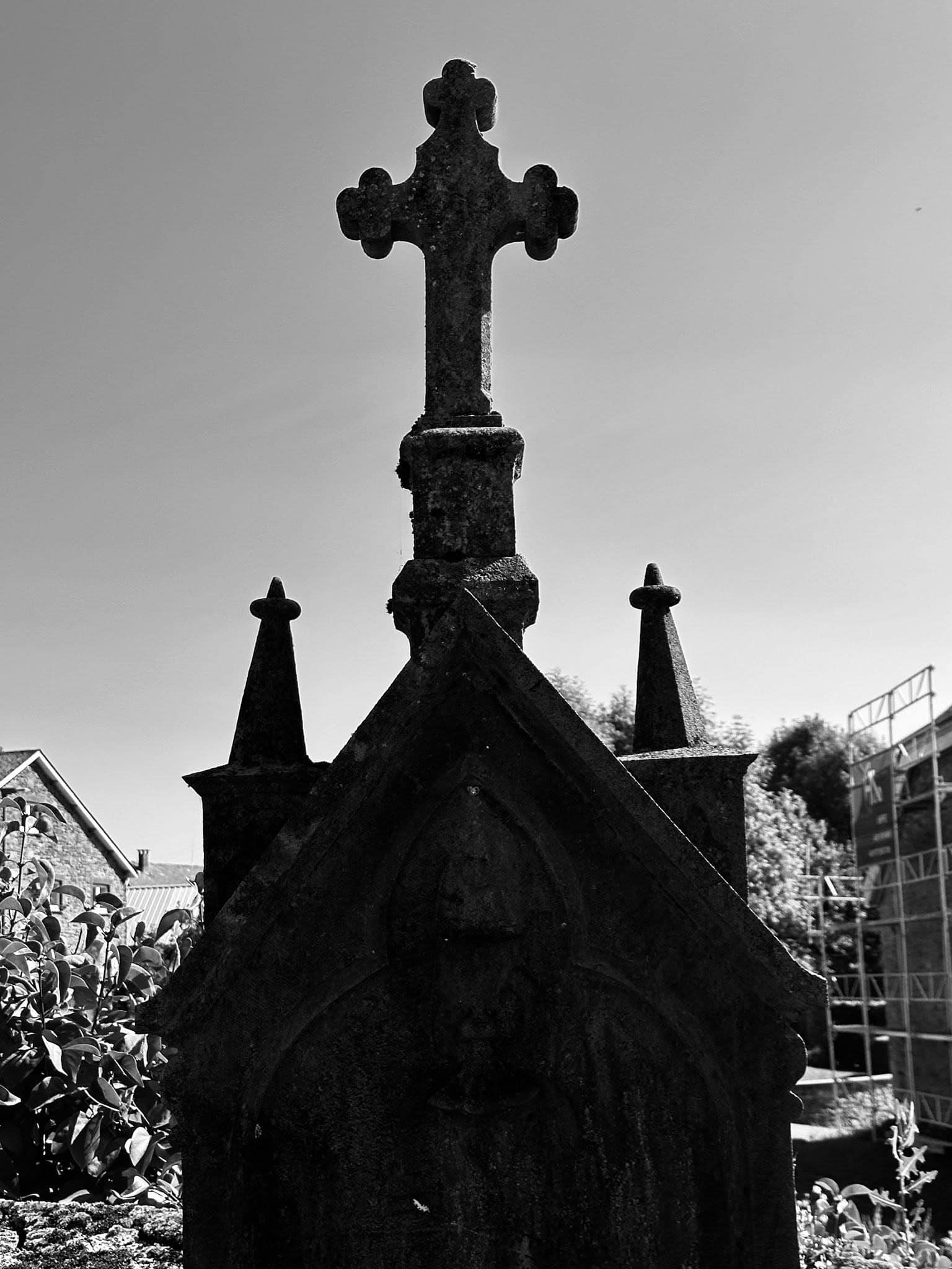 Grabmalaufnahme – Longchamps (020) – Friedhof Longchamps.