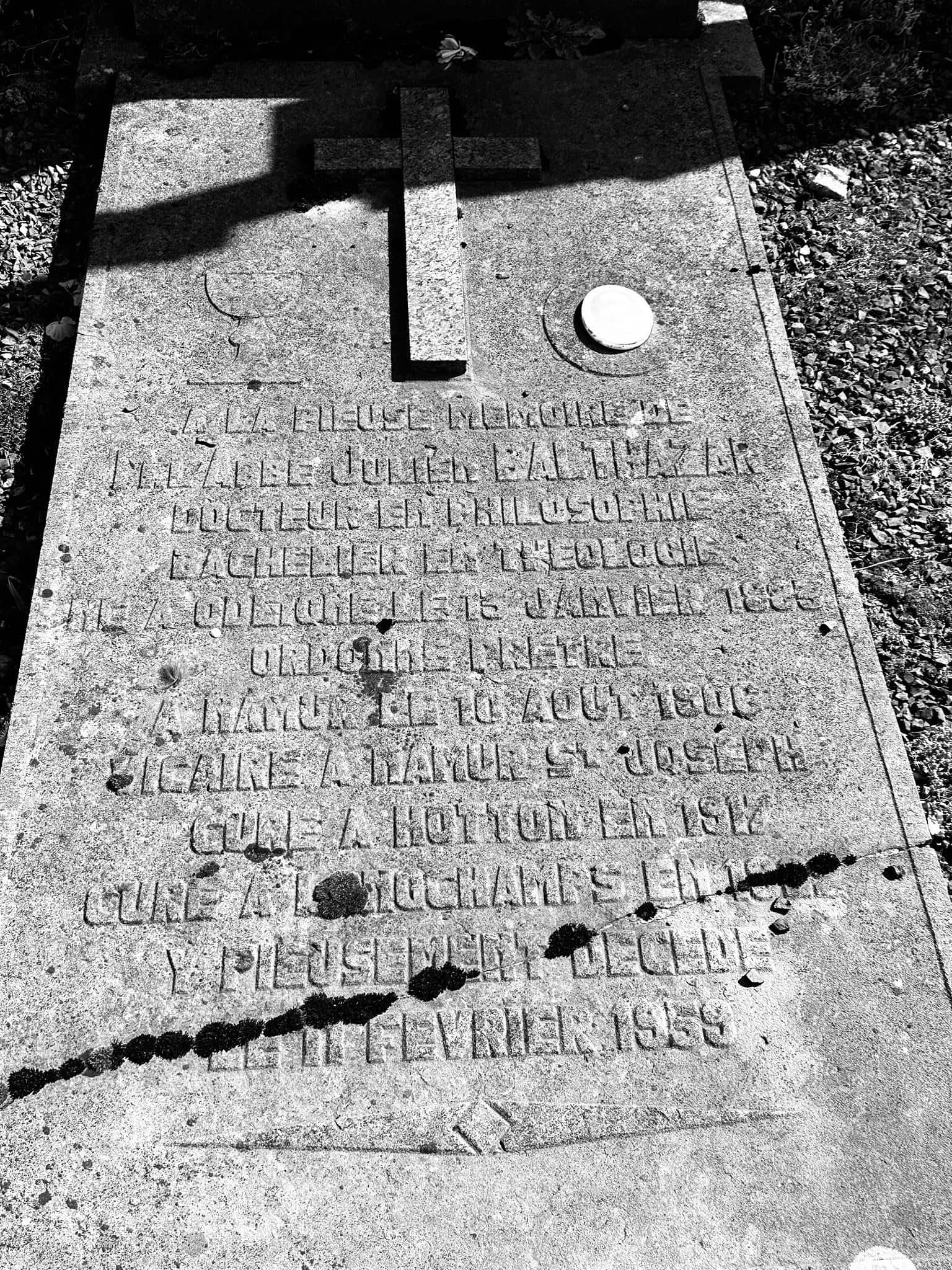 Grabmalaufnahme – Longchamps (027) – Friedhof Longchamps.