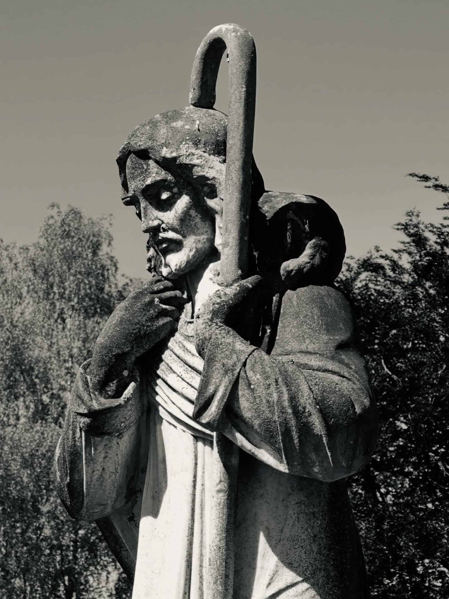 Heiligenfigur – Sankt Vith (012) – Friedhof Sankt Vith. Darstellung: Heiligenfigur.