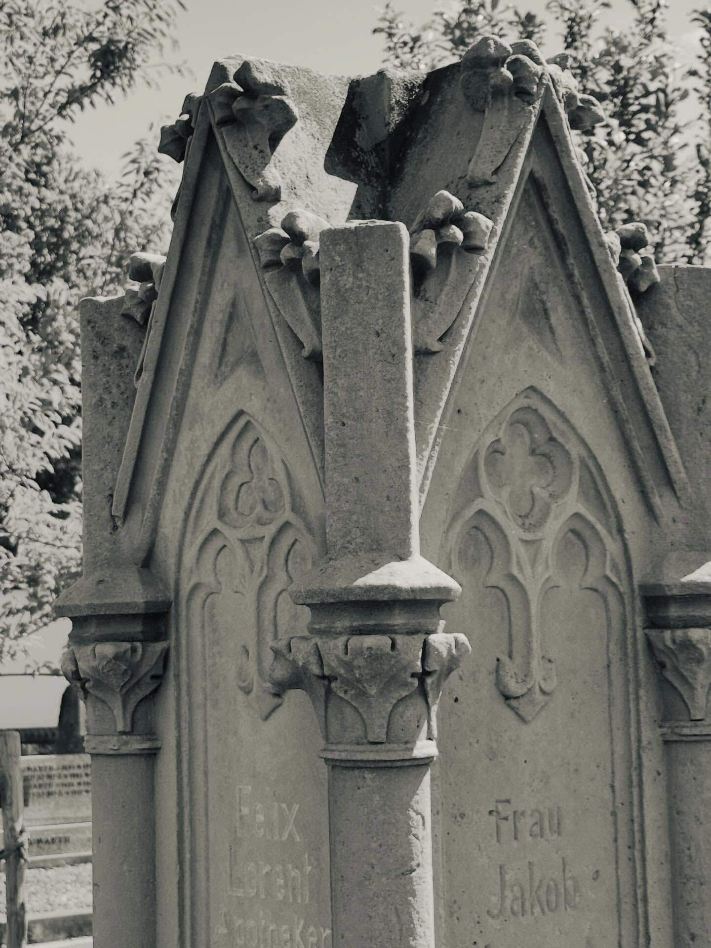 Grabmal und Detail – Sankt Vith (017) – Friedhof Sankt Vith.