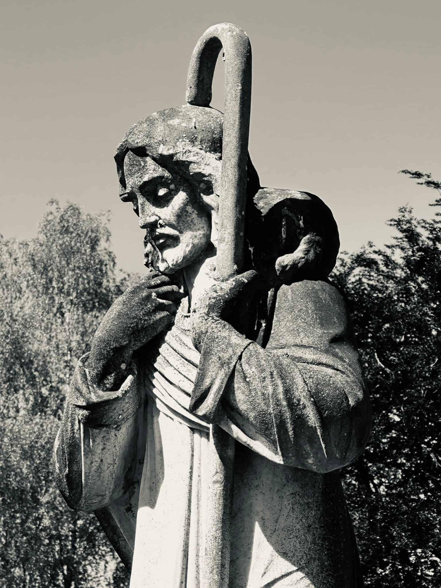 Heiligenfigur – Sankt Vith (022) – Friedhof Sankt Vith. Darstellung: Heiligenfigur.