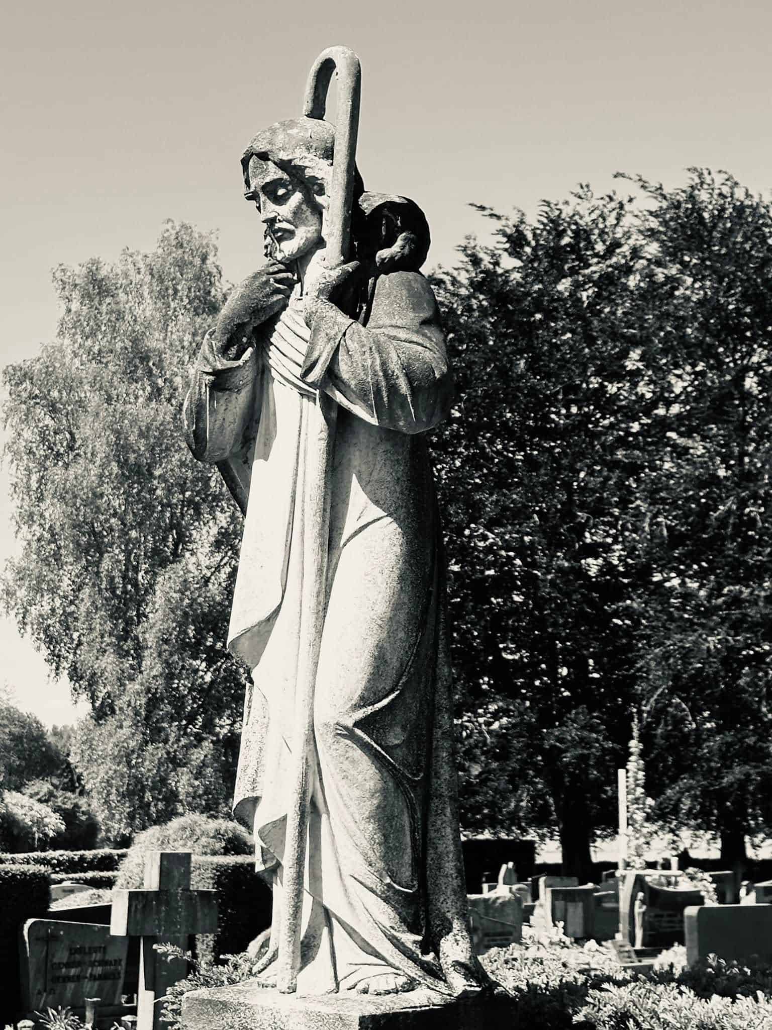 Heiligenfigur – Sankt Vith (038) – Friedhof Sankt Vith. Darstellung: Heiligenfigur.