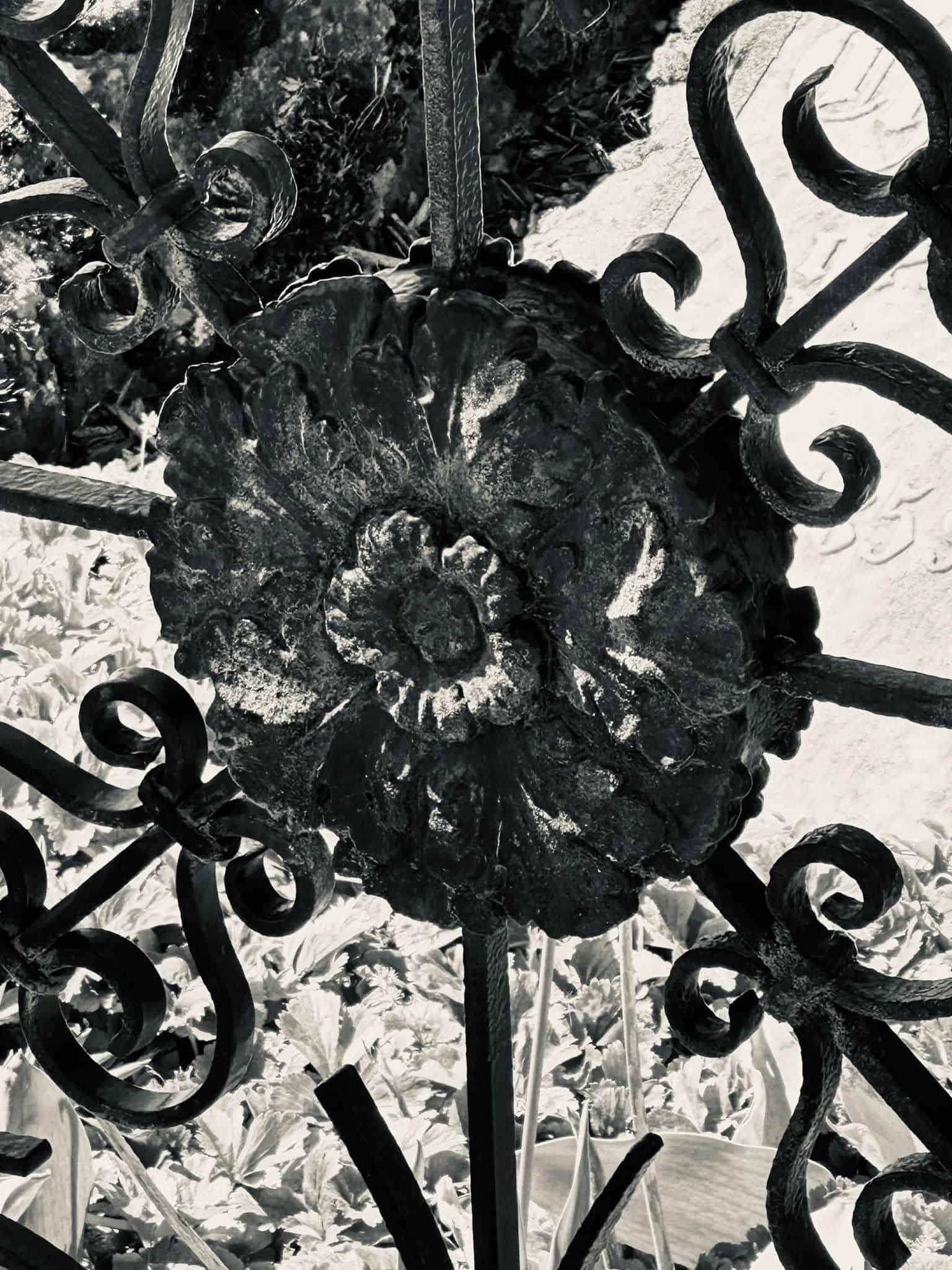 Grabmal und Detail – Sankt Vith (042) – Friedhof Sankt Vith.