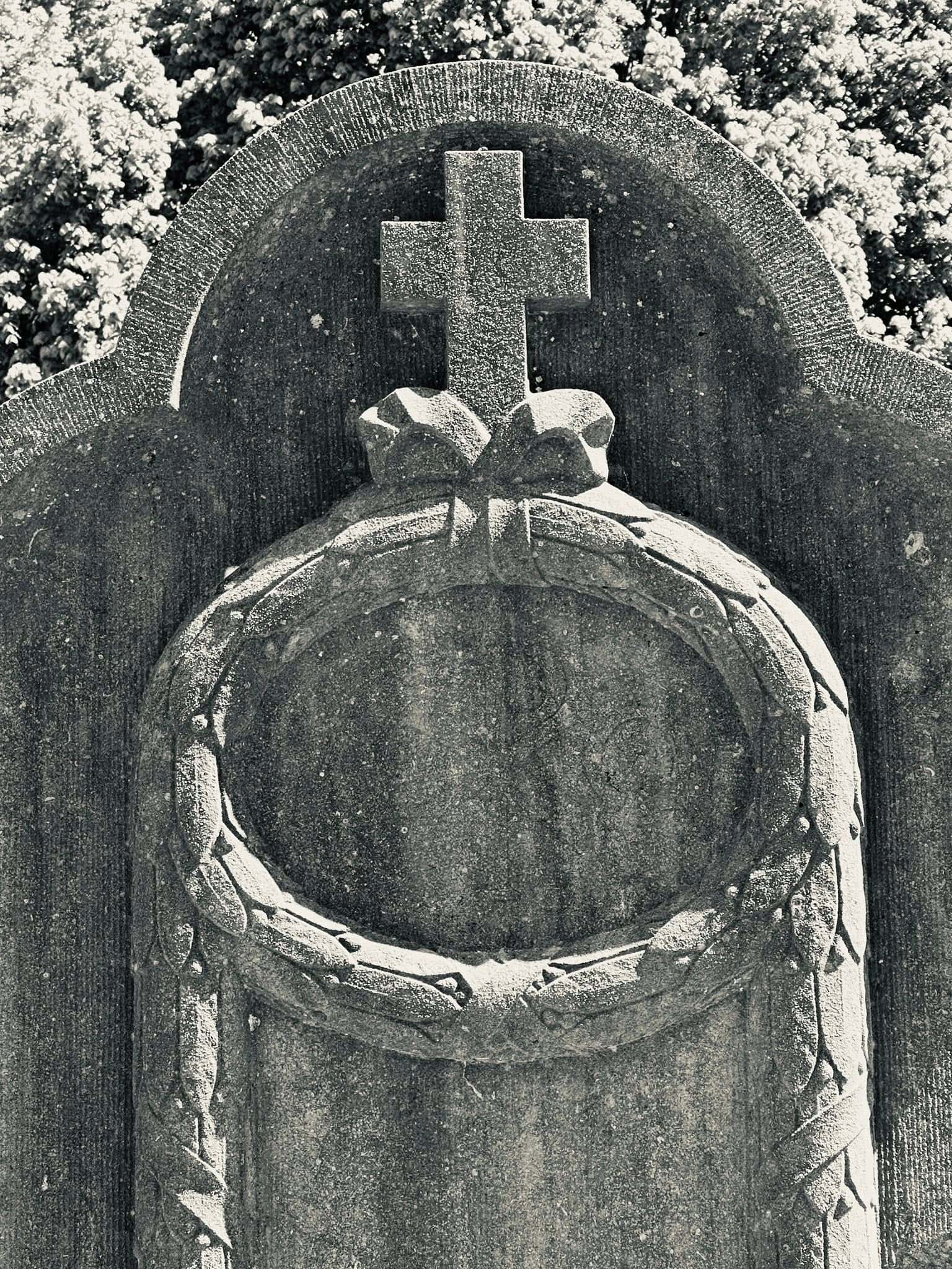 Grabmal und Detail – Sankt Vith (045) – Friedhof Sankt Vith.