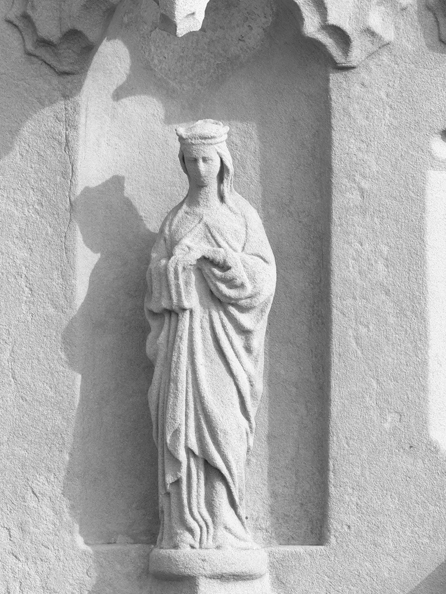 Frauenfigur – Ermsdorf (010) – Friedhof Ermsdorf. Darstellung: Frau, Maria.