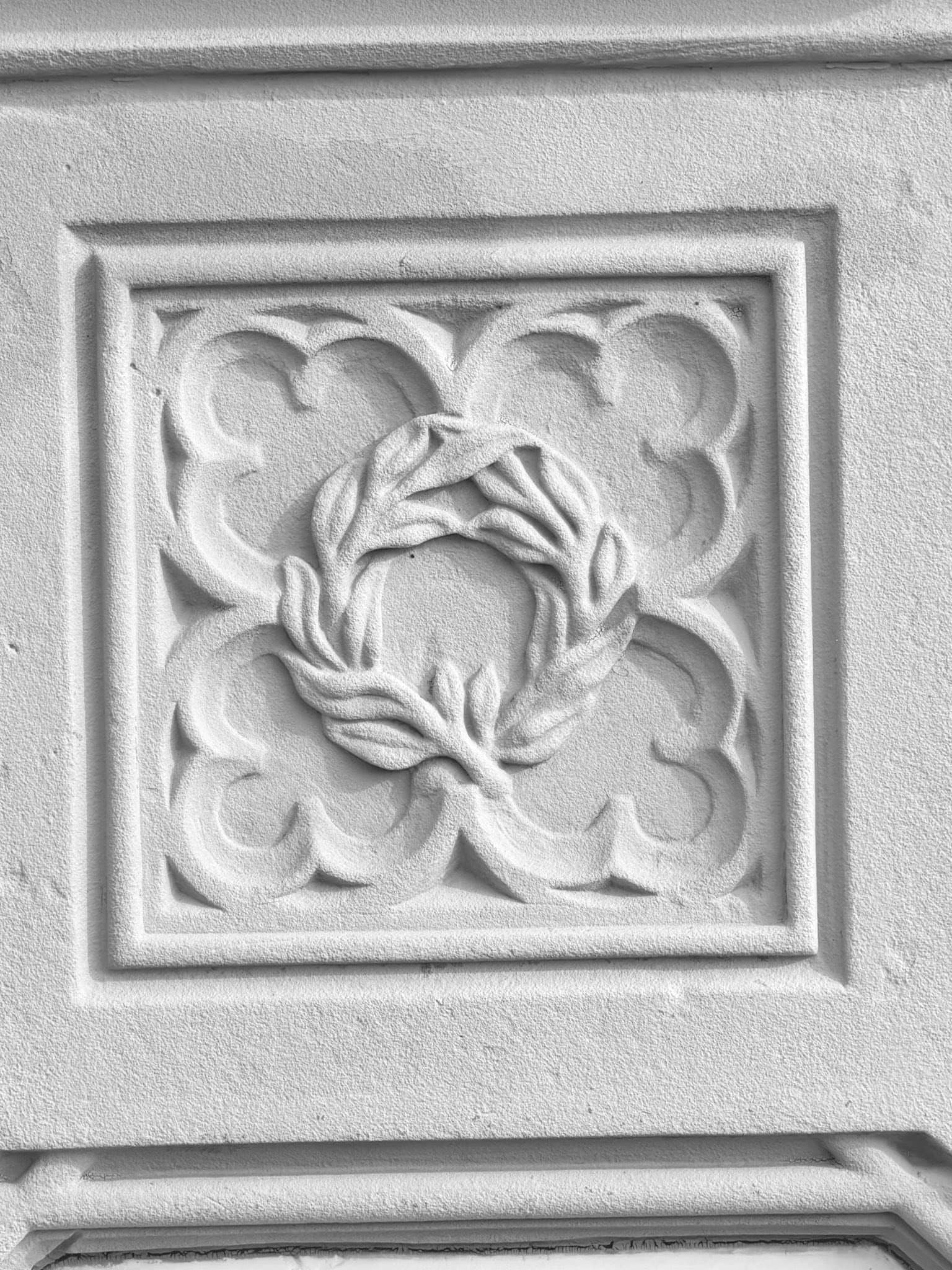 Grabmal und Detail – Ermsdorf (015) – Friedhof Ermsdorf.