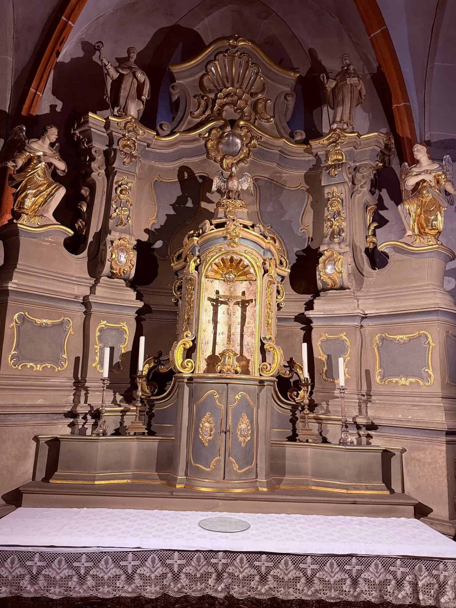 Barocker Hochaltar in Liebfrauenkirche (Bitburg) – Fotoansicht 1.