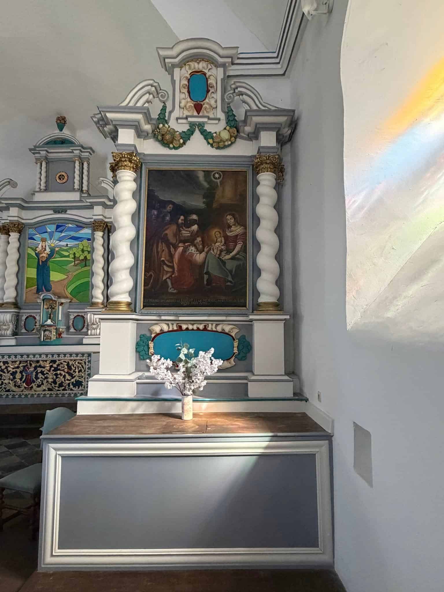 Seitenaltar mit Gemälde in Kapelle Unserer Lieben Frau vom Guten Verhalten (Bastogne) – Fotoansicht 1.