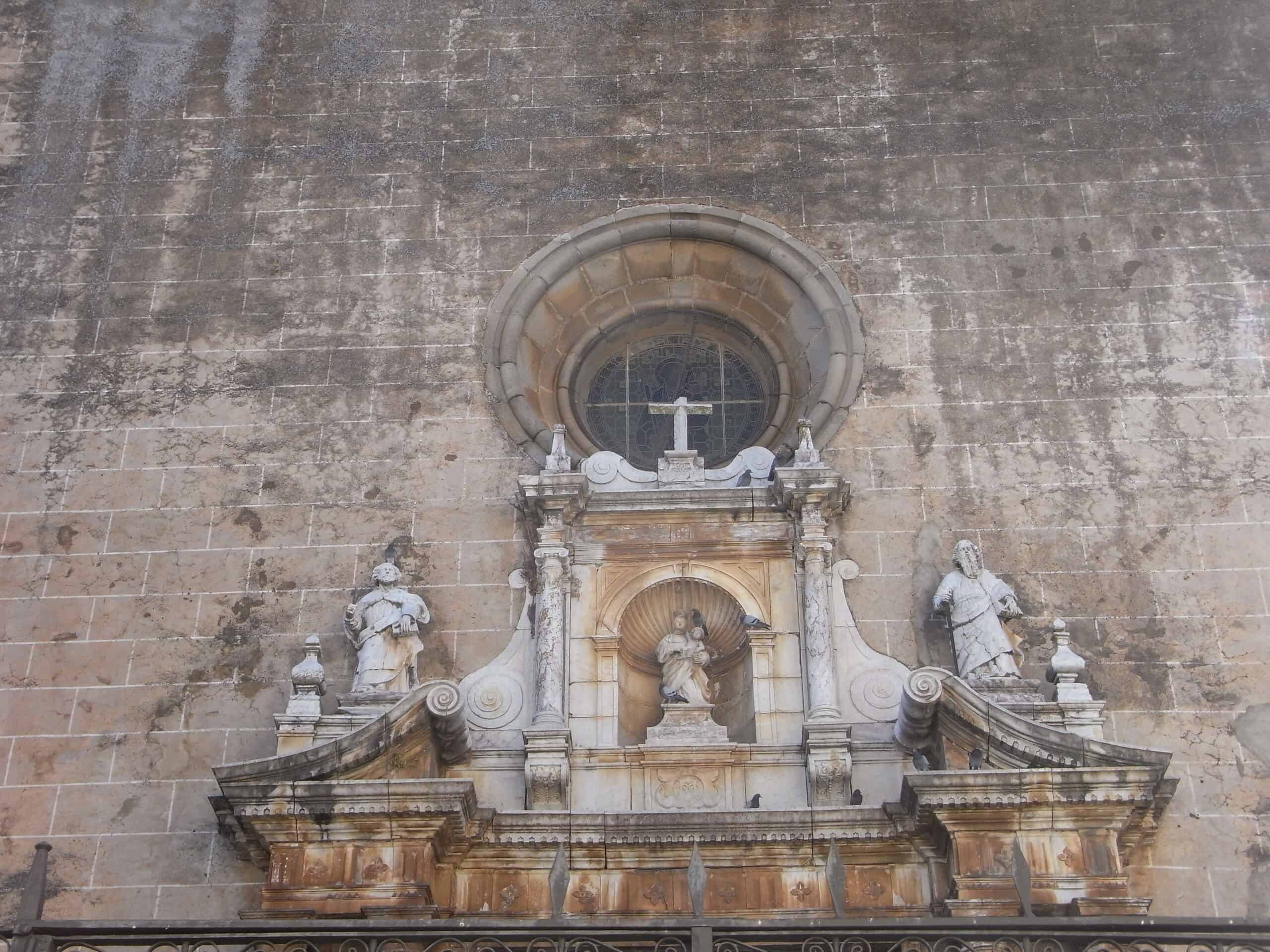 Architektonisches Detail am Portal der Colegiata de la Candelaria in Zafra