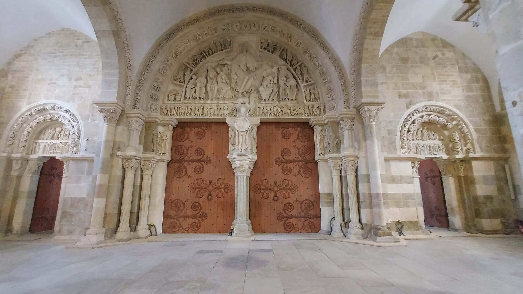 Vézelay · romanisches Skulpturenportal der Basilika