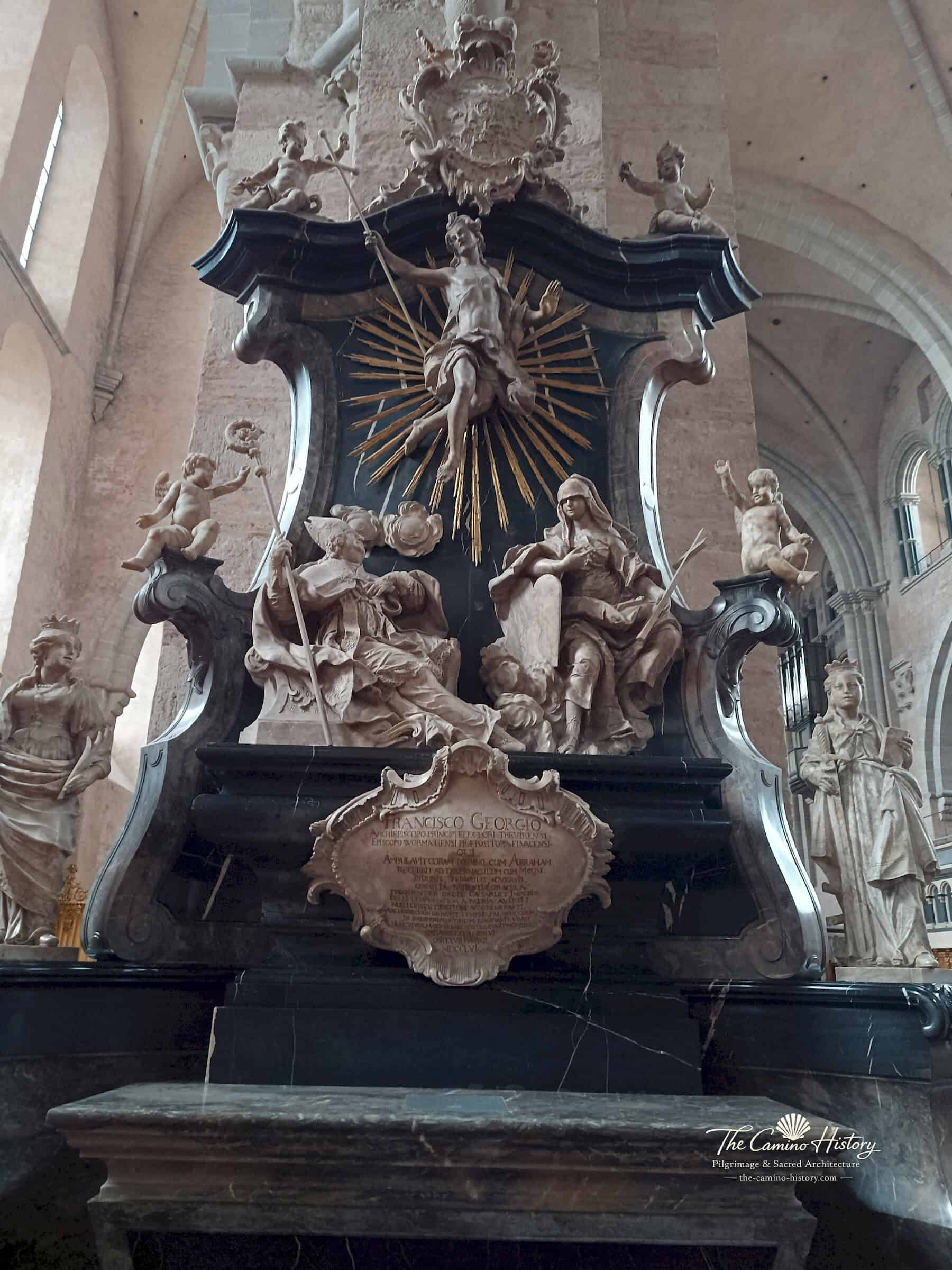 Grabaltar Franz Georg von Schönborn im Trierer Dom: auferstandener Christus vor Strahlenkranz, Erzbischof und Allegorie des Glaubens auf einem marmornen Monument