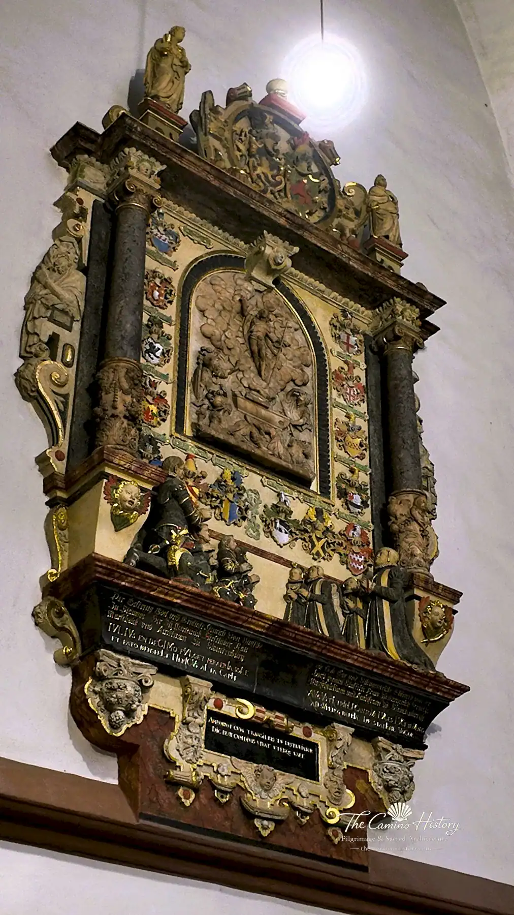 Historische Grabplatten an der Wand (unbekannte Personen) – Euskirchen - St. Martin.